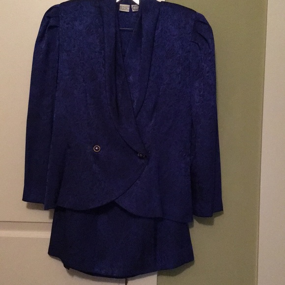Pretty Size 10 Royal Blue Suit. - Picture 1 of 6